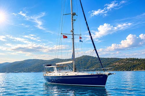 Kotor Boat Rental | Каюта