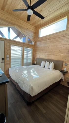 Valle Ski Chalet | 063B Grand Canyon South Rim Chalet with King Bed