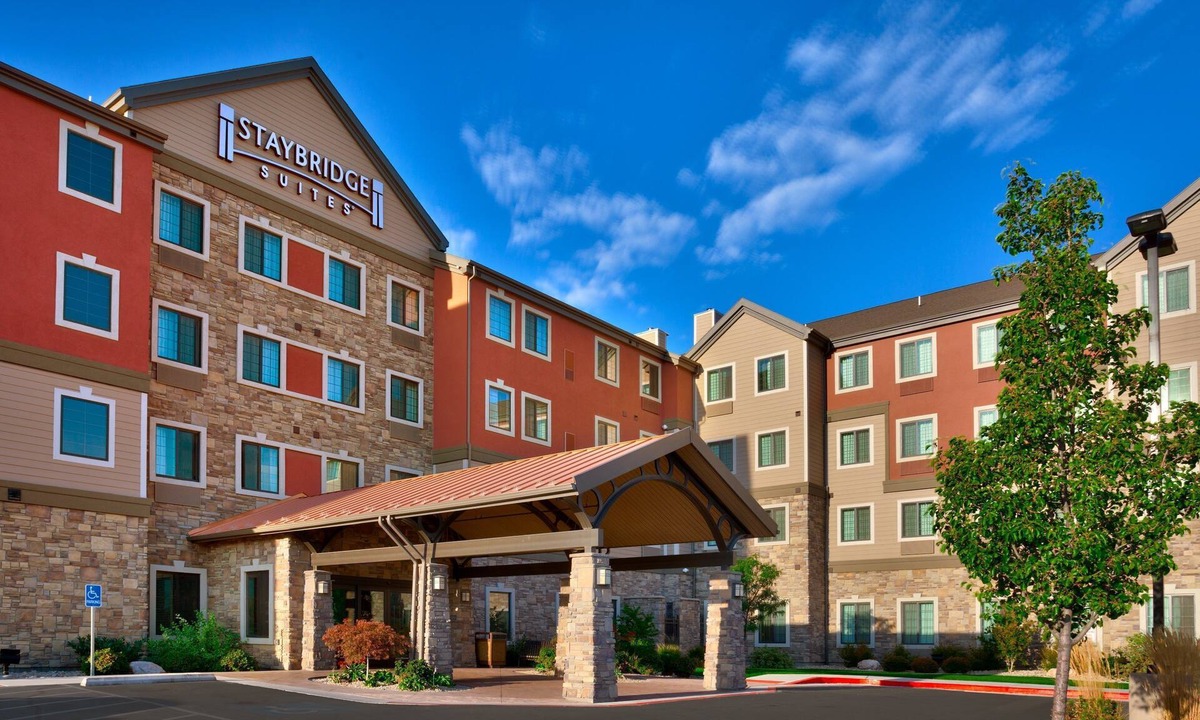 Midvale Condo | 1 Bedroom Suite | Access to a Heated Pool & Hot Tub + Free Breakfast Buffet