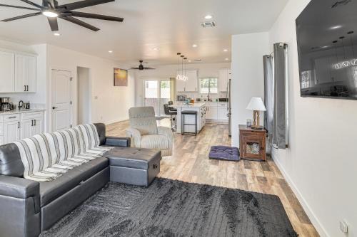 Bullhead City House | 1 Block to Boat Launch! Home w/Dog-Friendly Yard