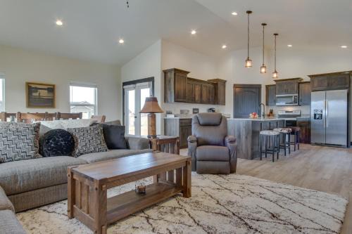 Dillon House | 1 Mi to Beaverhead River: Mtn-View Dillon Retreat