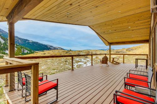Pray House | < 1 Mi to Chico Hot Springs: Mtn-View Hideaway!