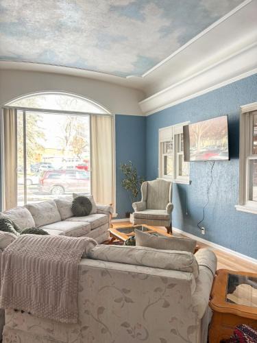 Billings House | 1 Min to Hospitals Spacious 4 Bed Stay