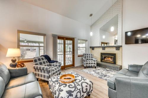 Arvada House | 10 Mi to Denver: Pet-Friendly Arvada Home w/Yard!