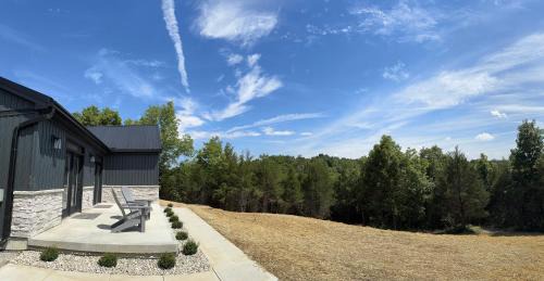 Dry Ridge House | 100 Acre Relaxing Retreat Near ARK- The Cabin