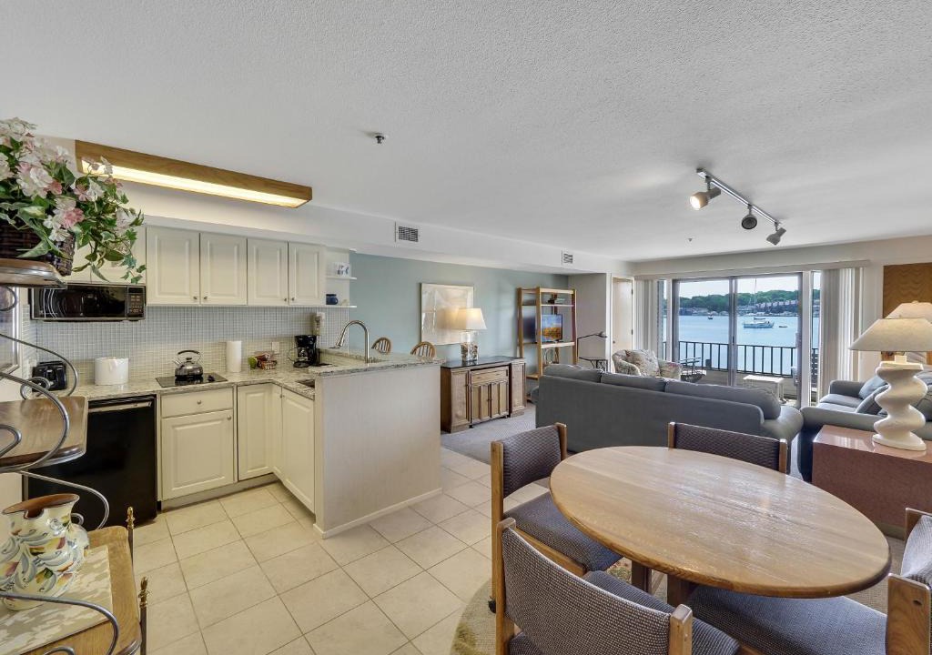 Charlevoix House | 111 Edgewater Inn