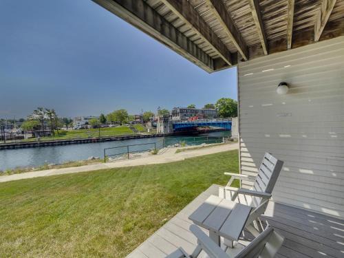 Charlevoix House | 116 Edgewater Inn