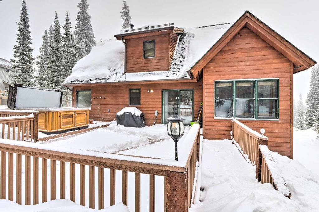 Quandary Village House | 12 Mi to Breckenridge Ski Resort: Cabin w/Hot Tub