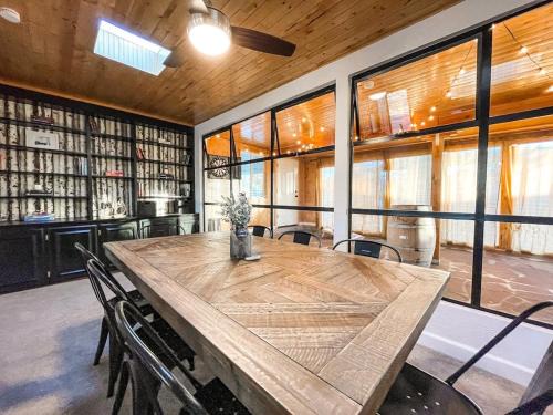 Central Colorado Springs House | 1625 E Cache La Poudre