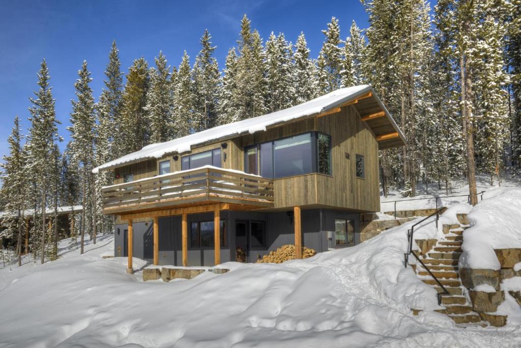 Big Sky House | 17 Lake Cabin