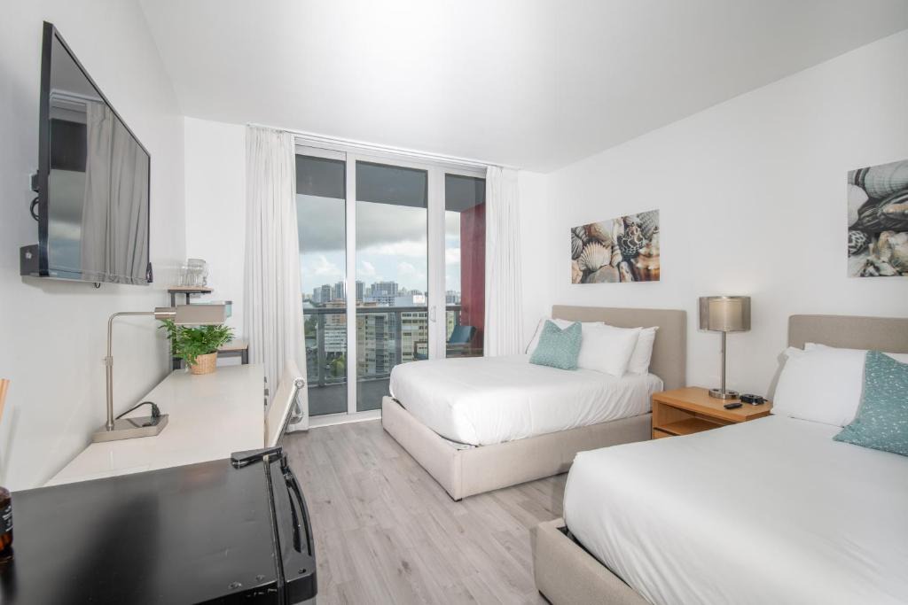 Hallandale Beach House | 1703AB Modern 2 BR 2B Ocean Views Full Kitchen Washer Dryer in Unit Pool Gym