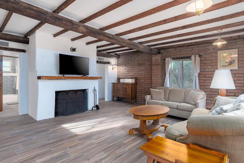 Tanque Verde House | 1945 Ranch House, Tanque Verde, 2 BR 1 BA