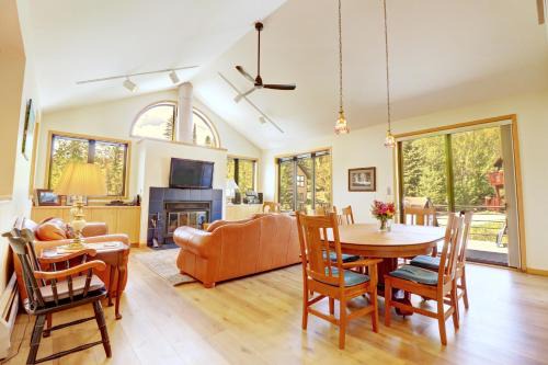 Keystone House | 195 Summerwood home