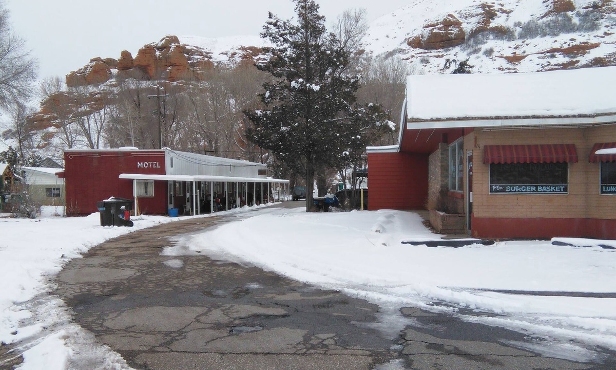 Coalville House | 1960's roadside motel in mountain country, Summit County, Utah near Park City