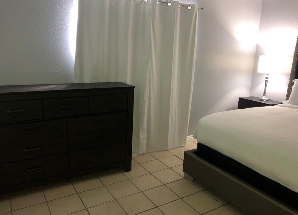 Winchester Apartment | 2 bedrooms remodeled 8 min to the strip !