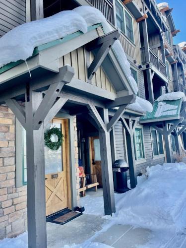 Granby Apartment | 2 BR Basecamp Bliss at Kicking Horse Near Ski Hill