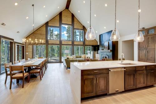 Big Sky House | 2 Mi to Big Sky Resort: Luxe Mtn-View Retreat!