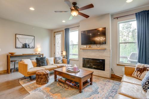 Rendezvous House | 2 Mi to Fraser River Trail: Townhome w/Hot Tub!