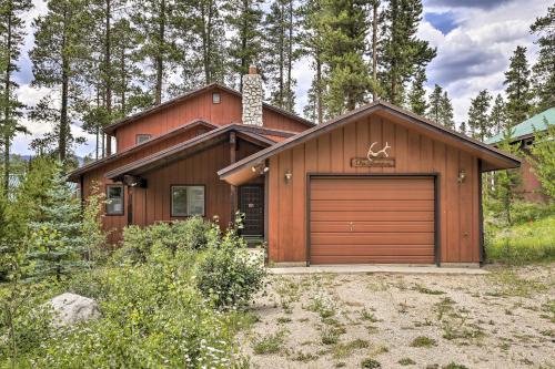 Grand Lake House | 2 Mi to Grand Lake: Cabin w/Fireplace & Library!