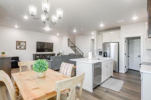 Idaho Falls House | 2 Mi to Hospitals: Newly Built Idaho Falls Retreat