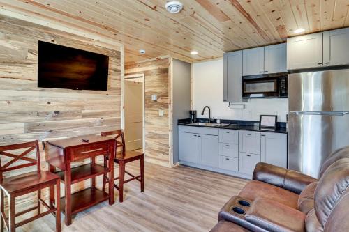 Browns Valley House | 2 Mi to Lake Traverse: Dog-Friendly Getaway