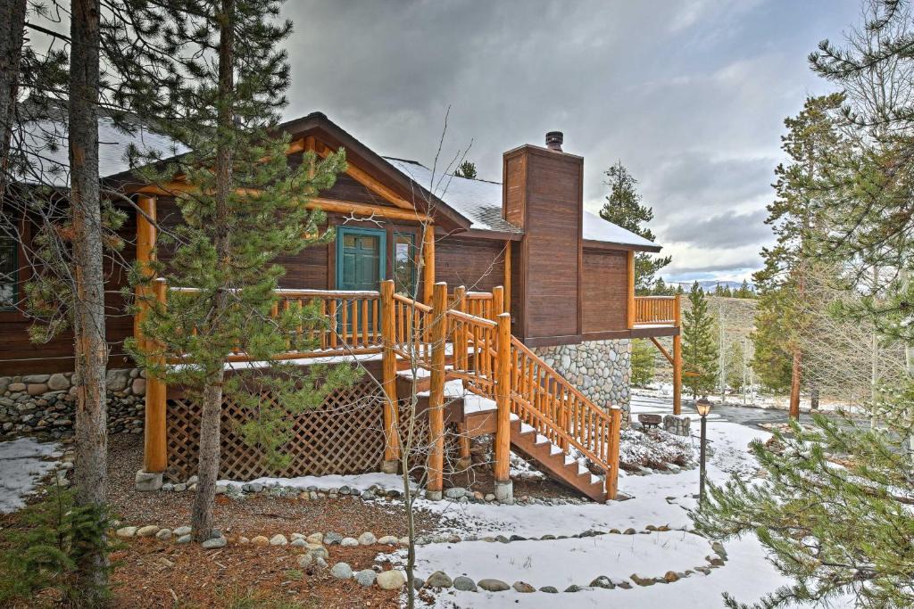 Innsbruck Val Moritz House | 2 Mi to Skiing: Mtn-View Home w/Deck in Granby!