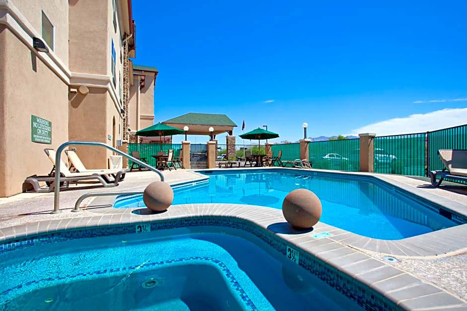 Barrio Hollywood Hotel | 2-Star Hotel ∙ Country Inn & Suites by Radisson, Tucson City Center, AZ