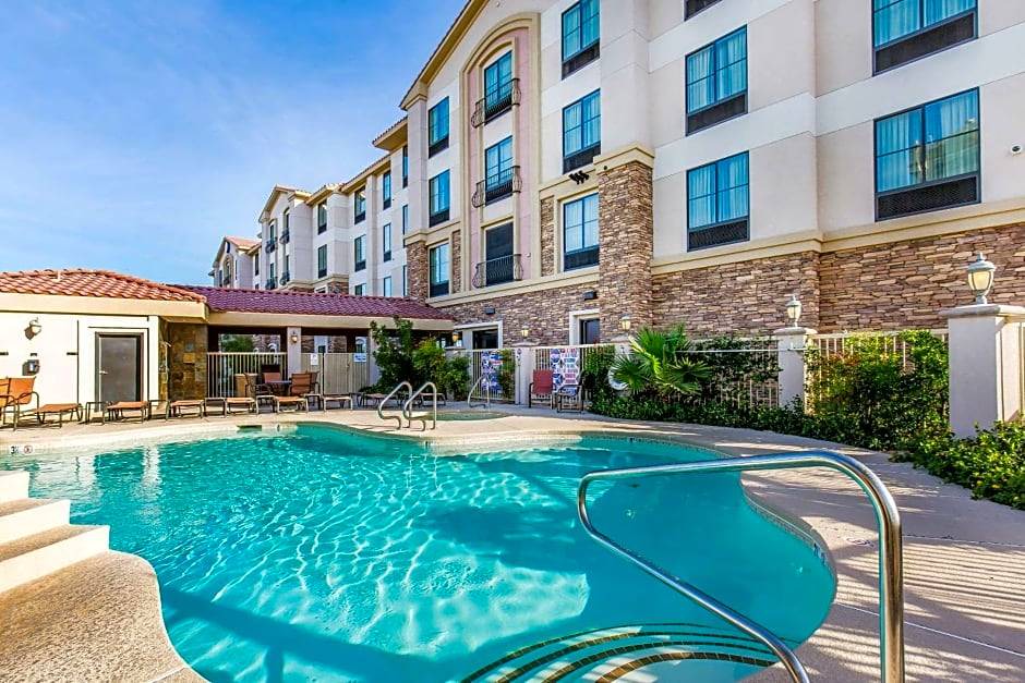 Whitney Ranch Hotel | 2-Star Hotel ∙ Comfort Inn & Suites Henderson - Las Vegas