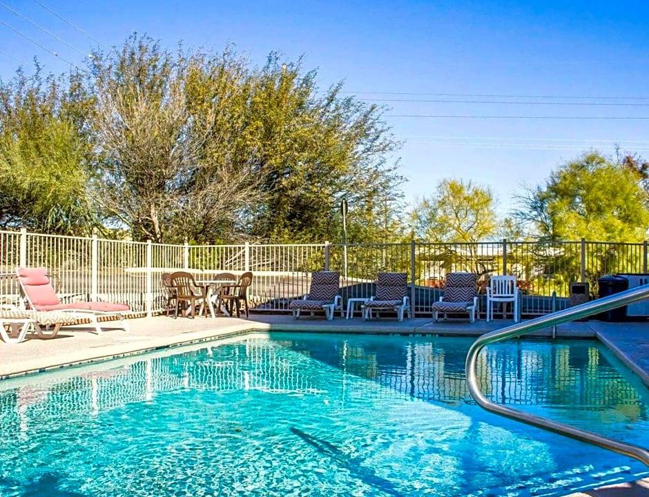 Green Valley Hotel | 2-Star Hotel ∙ Comfort Inn Green Valley I-19