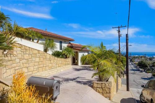 Ventura House | 20% Off June Pacific Combo WOcean View Patio