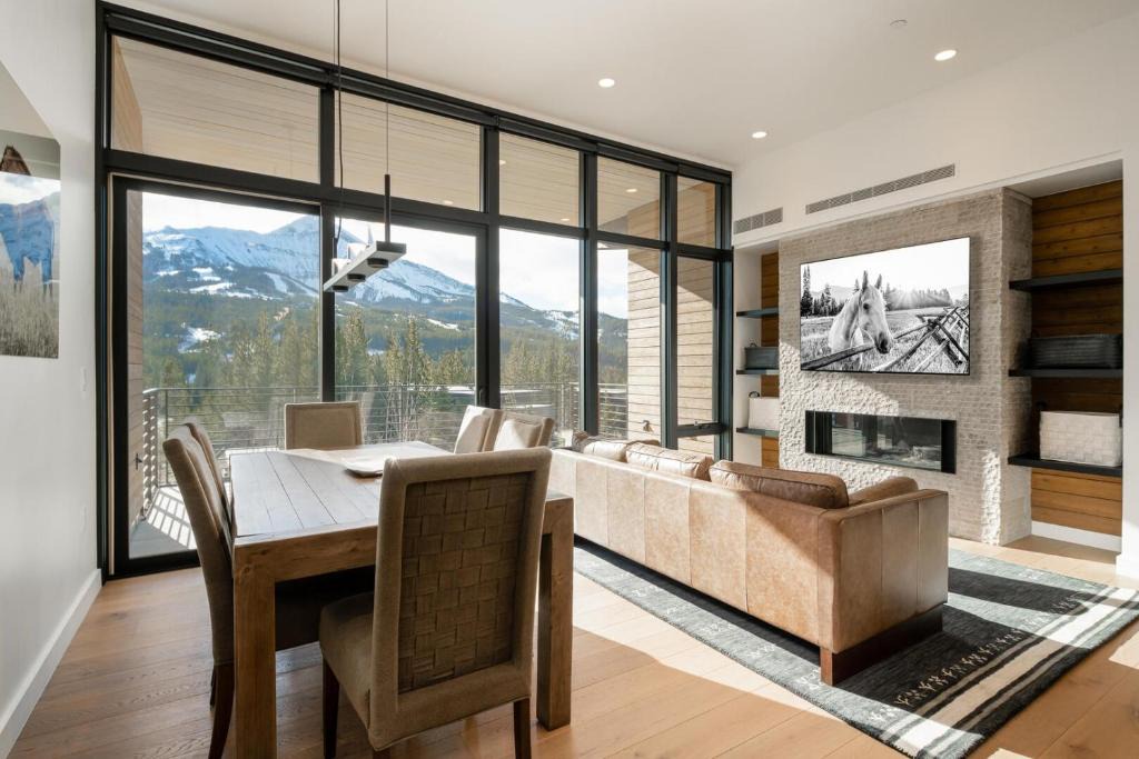 Big Sky Apartment | 204 LakeLodge