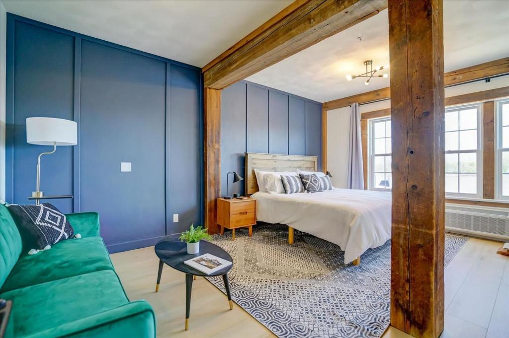 Waunakee Hotel | 206 - King Suite