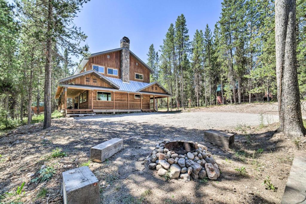 Island Park House | 22 Mi to Yellowstone! Swiss Cabin in Mack's Inn