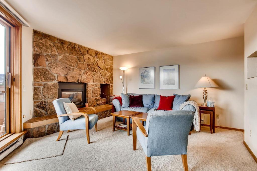 Dillon House | 233 Marina Place