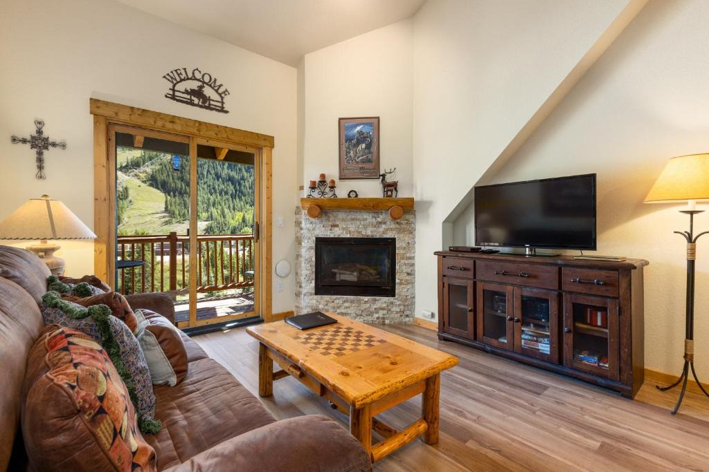 Mountain House Cabin | 2674 Tenderfoot Lodge Condo