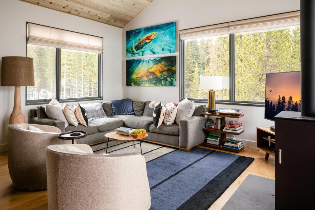 Big Sky House | 27 Lake Cabin