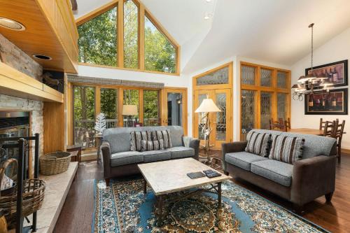 Mountain House Apartment | 2708 Chateaux DMont condo