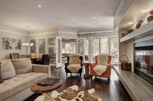 Mountain House Apartment | 2721 Chateaux DMont Condo