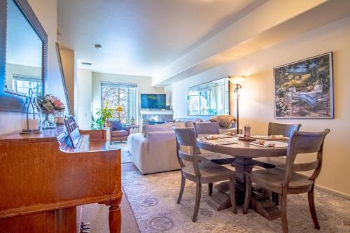 Hailey House | 2BD Sweetwater Condo - Community Park, Pool + Hot Tub