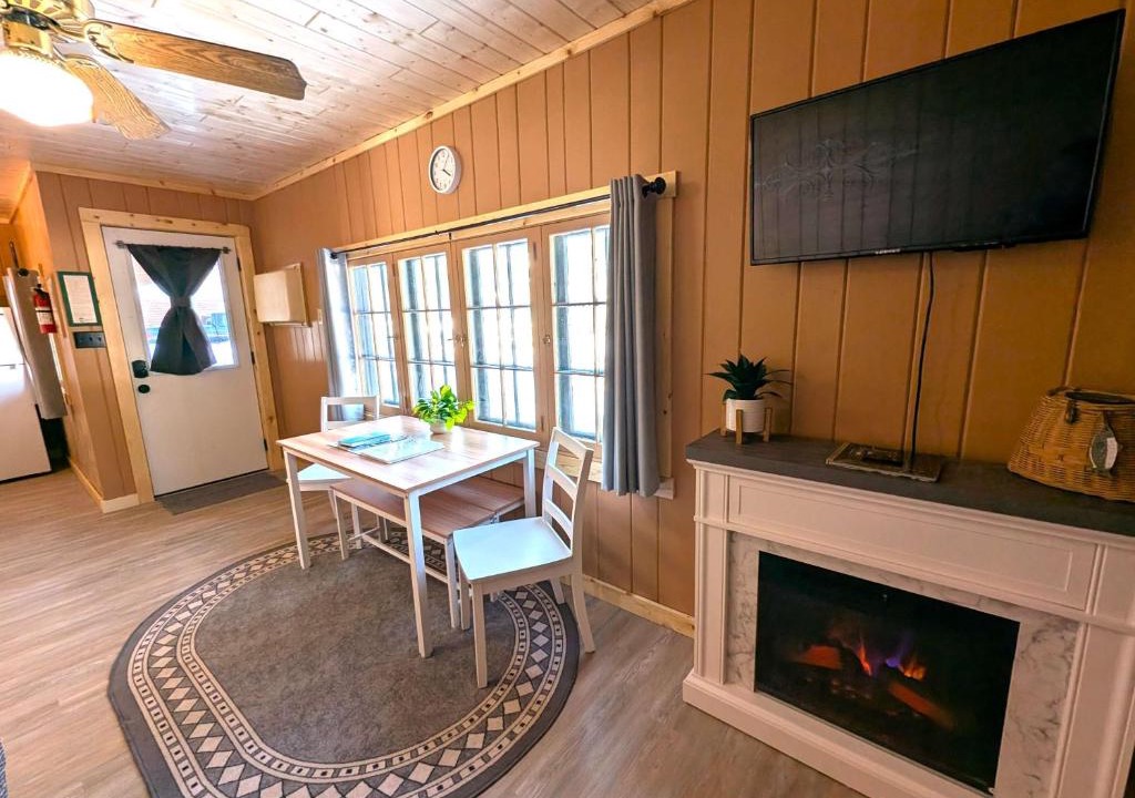 Park Rapids House | 2BR 1BA Cabin #2 Riverside Point Resort