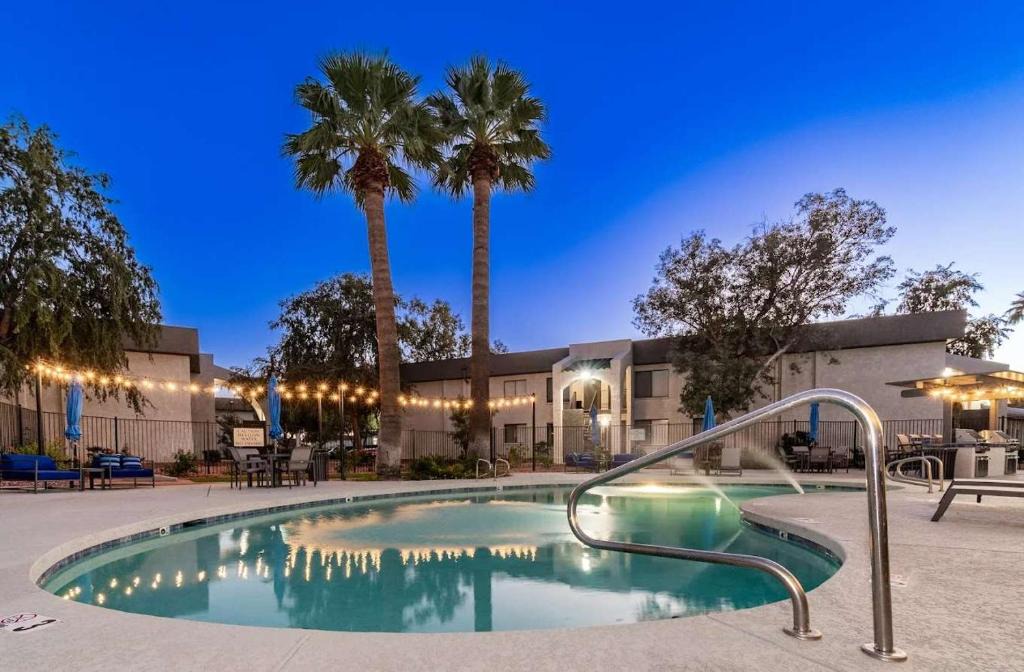 Mesa Apartment | 2BR Modern Mesa Stay Near DT with Pools & Gym