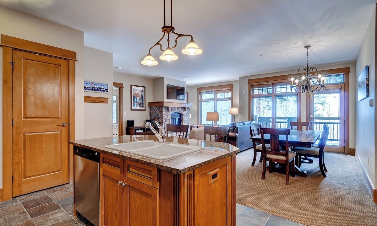 River Run Condo | 2Br Ski-in/Ski-out on mountain~Lone Eagle 3008~Kids Ski Free