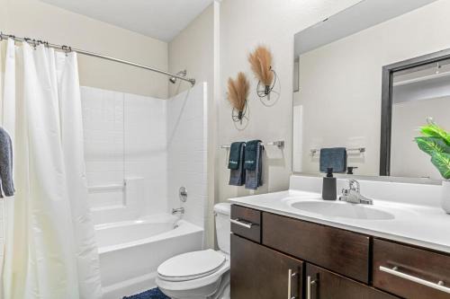 Warehouse District Apartment | 2KBD2BA Steps from Target Center+GYM+KTCHN+LNDRY
