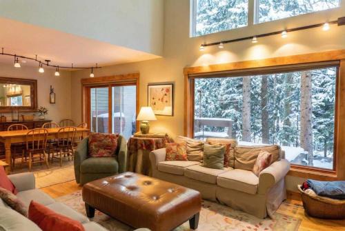 Warrior's Mark House | 3 BDR Mountain Home with Hot Tub Minutes to Lifts
