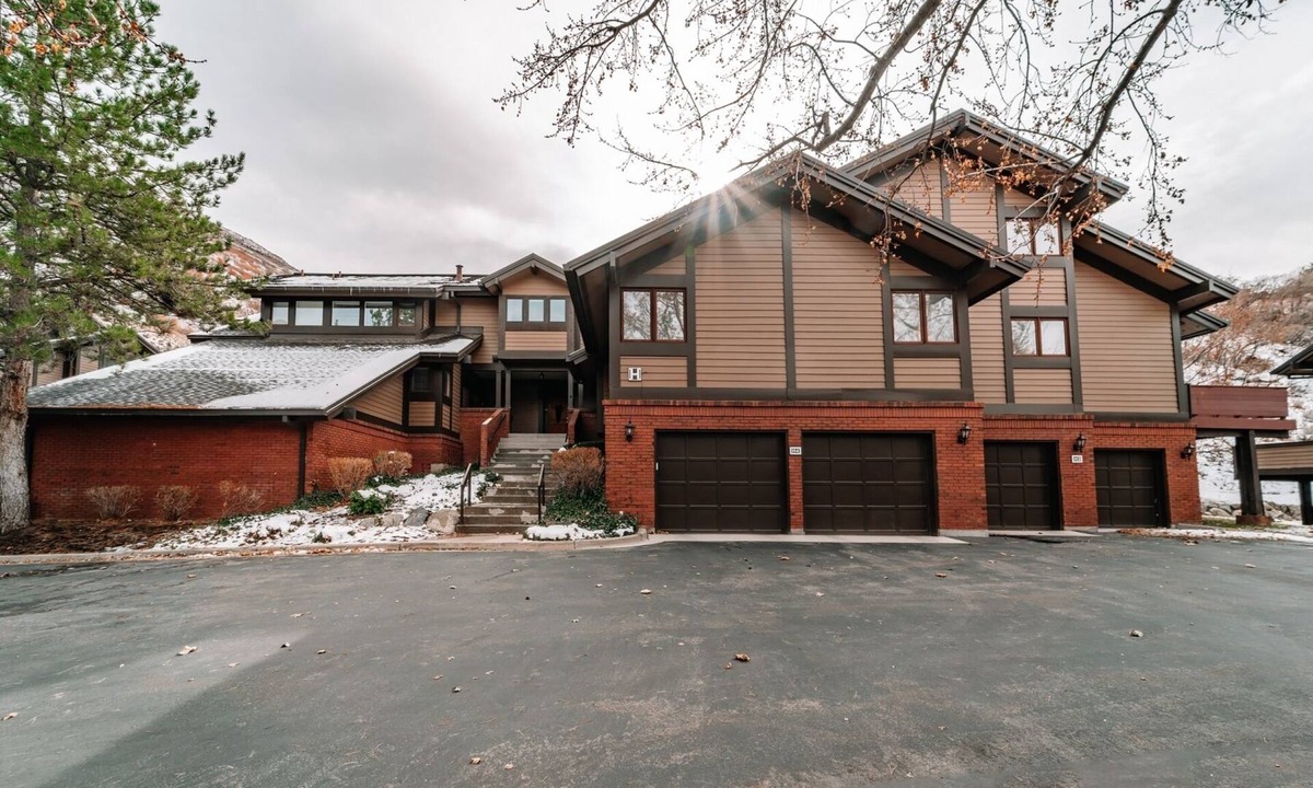 Cottonwood Heights Condo | 3 Bed, 2 Bath Condo. Perfect Location to Utah's Best Ski Resorts! 🚠