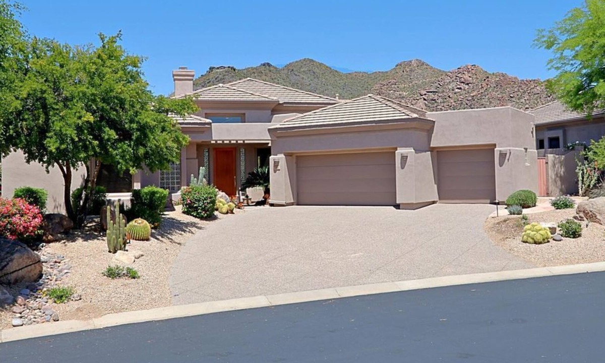 Terravita Apartment | 3 Bedroom Single family 19733 by Houzlet