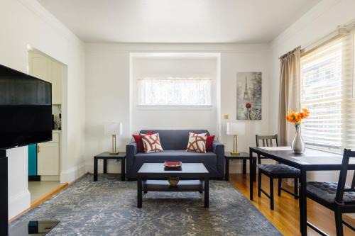 Poets Corner Apartment | 3 Berkeley - 1 Bedroom Apartment, with Laundry