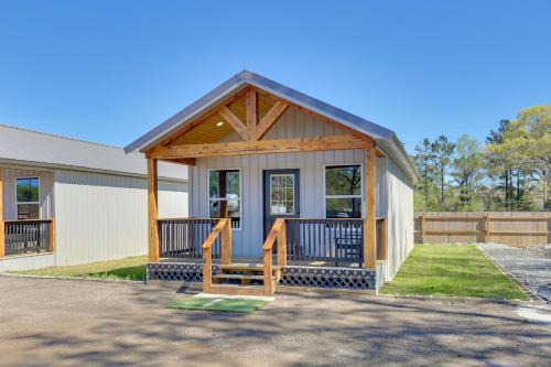 Joaquin House | 3 Mi to Boat Ramp! Tiny Cabin Near Sabine River