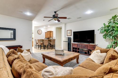 Gilbert Apartment | 3 Mi to Dtwn Gilbert! Apt w/Shared Poolside Oasis