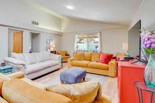 Campus Farm House | 3 Mi to University of Arizona Campus! Group Escape
